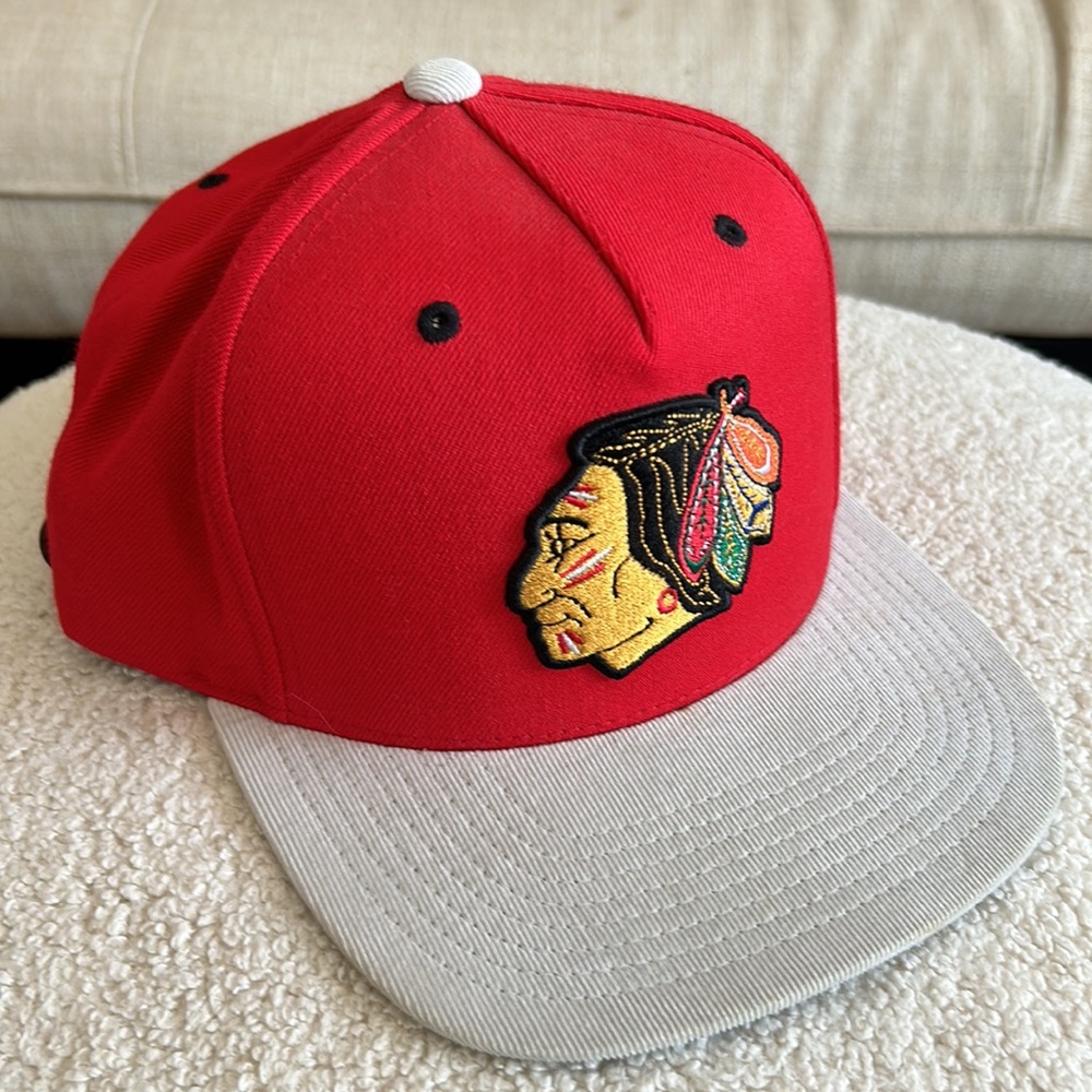 NWOT Vintage Hockey Chicago Blackhawks flat brim baseball hat cap red with logo